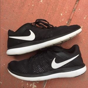 Nike Women’s Flex 2016 Run running shoes